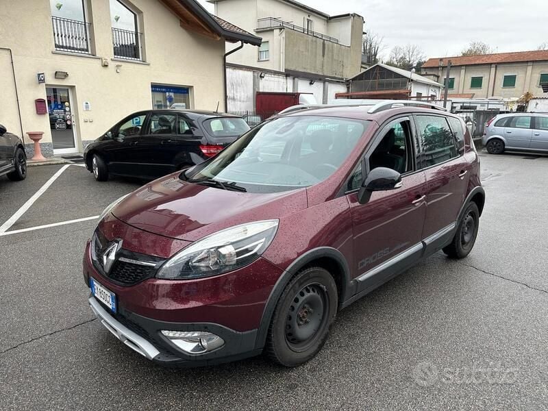 Rosso Usata 2015 Renault Scénic III XMOD Monovolume | 4200 € (Buon prezzo) - Immagine 1/4