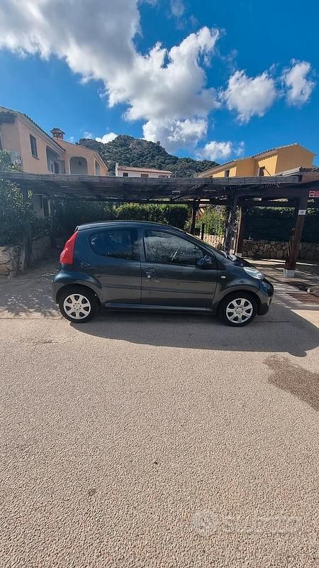 Usata Peugeot 107 68 CV (50 kW) 2011 Grigio Utilitaria