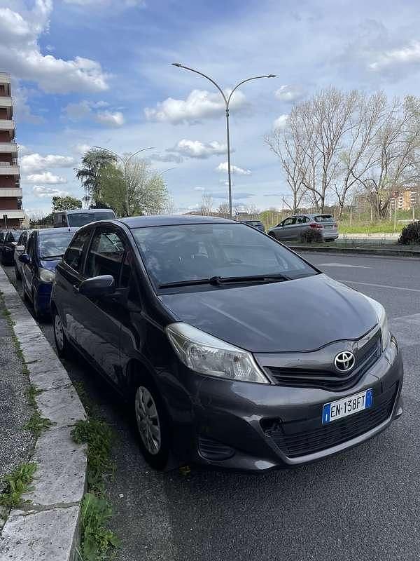 Usata Toyota Yaris Active 69 CV (50 kW) 2012 Utilitaria