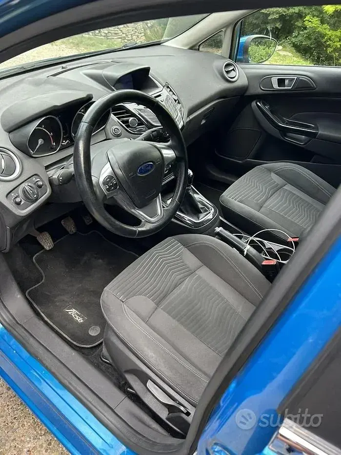 Usata Ford Fiesta 75 CV (55 kW) 2014 Blu Utilitaria