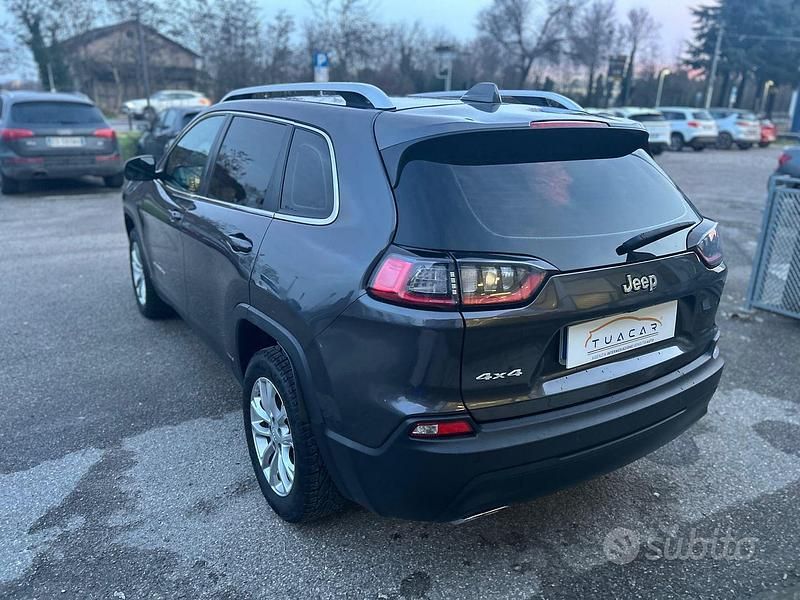 Usata Jeep Cherokee Longitude 194 CV (142 kW) 2019 Grigio SUV