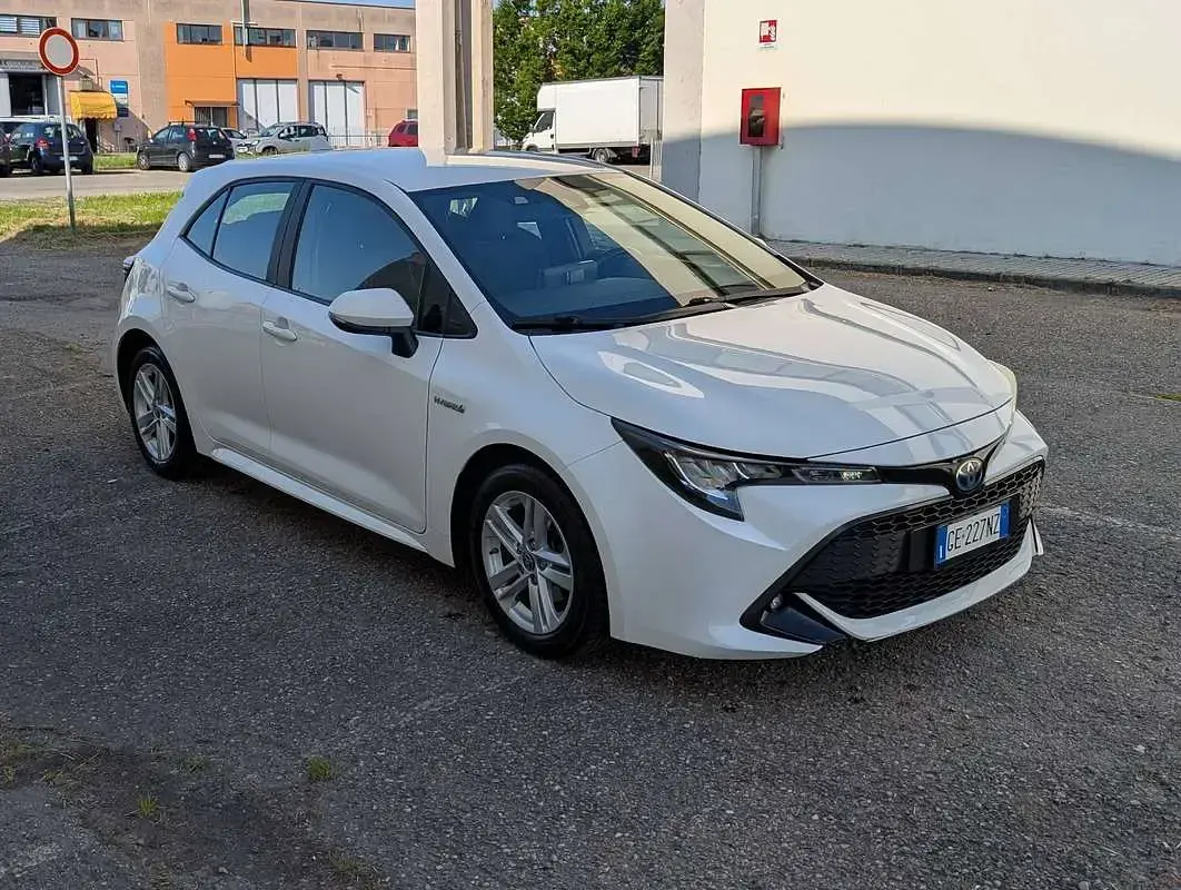 Usata Toyota Corolla Active 98 CV (72 kW) 2021 Bianco Berlina