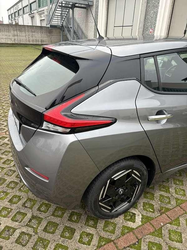 Usata Nissan Leaf Acenta 89 kW (122 CV) 2024 Grigio Utilitaria