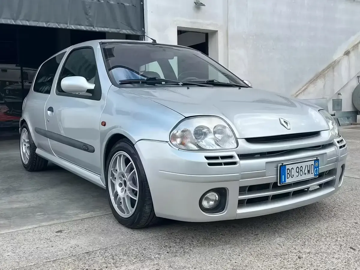 Usata Renault Clio II R.S. 169 CV (124 kW) 2000 Grigio Berlina