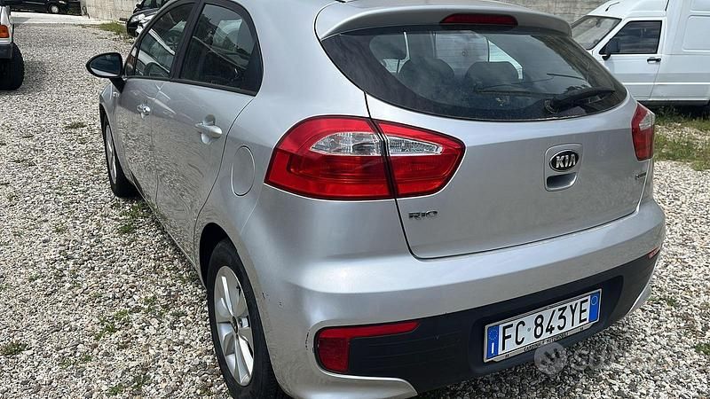 Usata Kia Rio 2016 Grigio Utilitaria