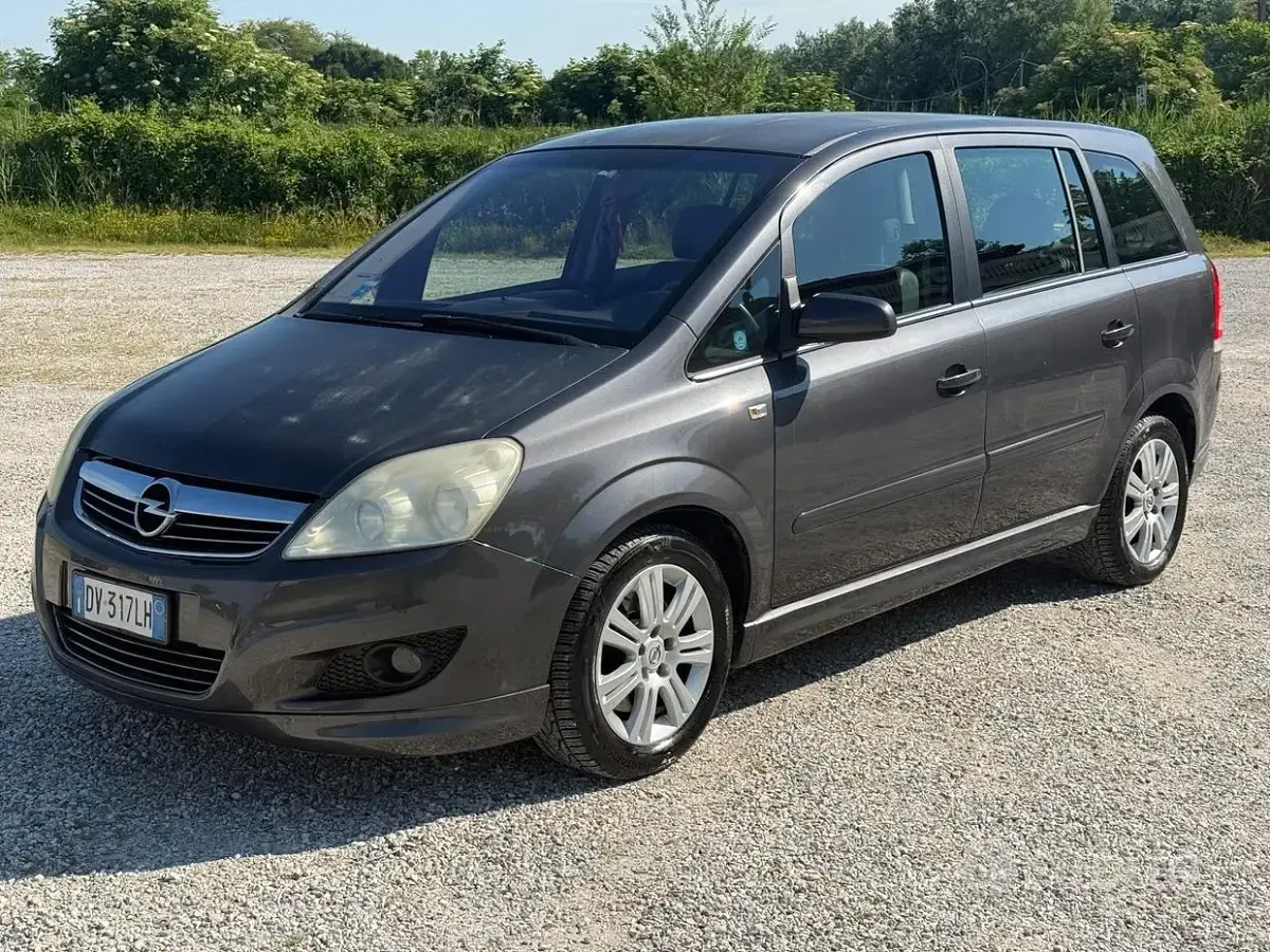 Usata Opel Zafira Cosmo 94 CV (69 kW) 2009 Grigio Monovolume