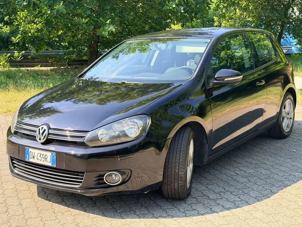 Usata VW Golf VI Comfortline 102 CV (75 kW) 2009 Nero Utilitaria