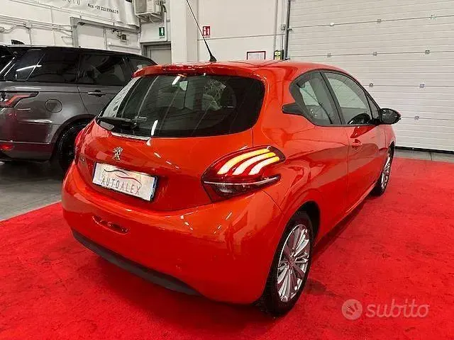 Usata Peugeot 208 Access 82 CV (60 kW) 2015 Arancione Utilitaria