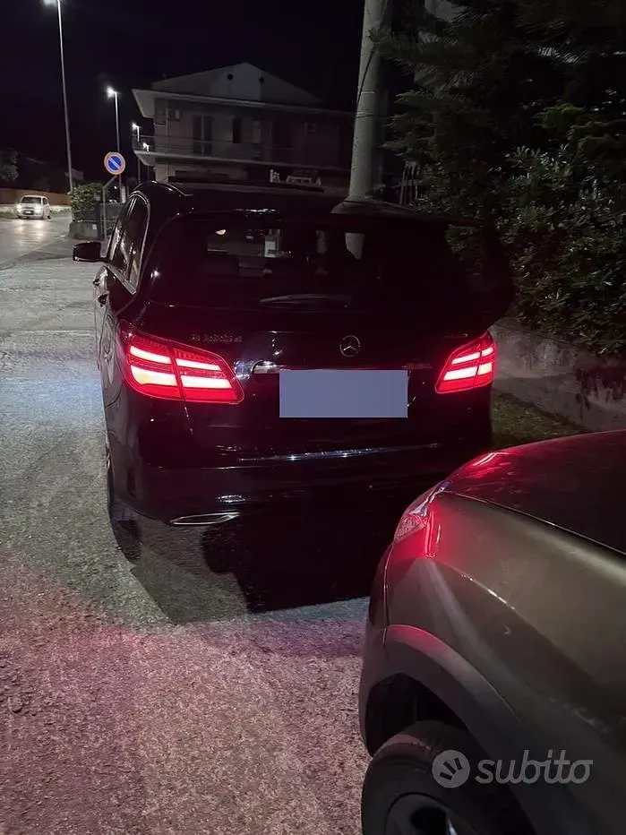 Usata Mercedes B200 Premium 136 CV (100 kW) 2018 Nero Utilitaria