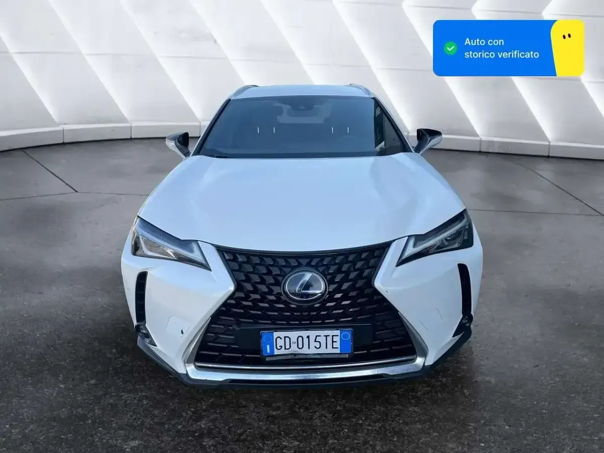 Usata Lexus UX 250h Luxury Line 184 CV (135 kW) 2020 Bianco SUV