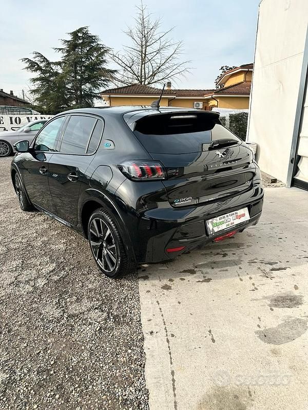 Usata Peugeot 208 GT 100 kW (136 CV) 2023 Nero Utilitaria
