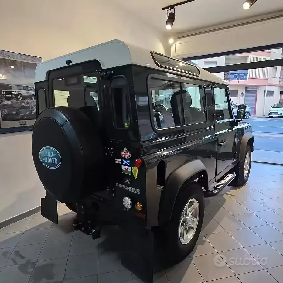 Usata Land Rover Defender 122 CV (89 kW) 2012 Verde SUV