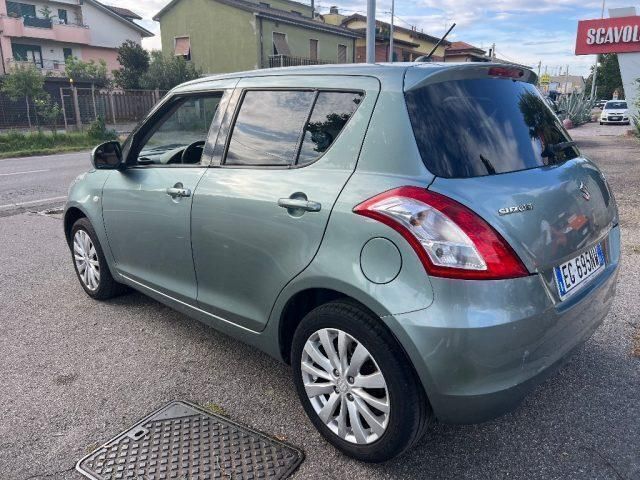 Usata Suzuki Swift GL 94 CV (69 kW) 2011 Grigio scuro Utilitaria