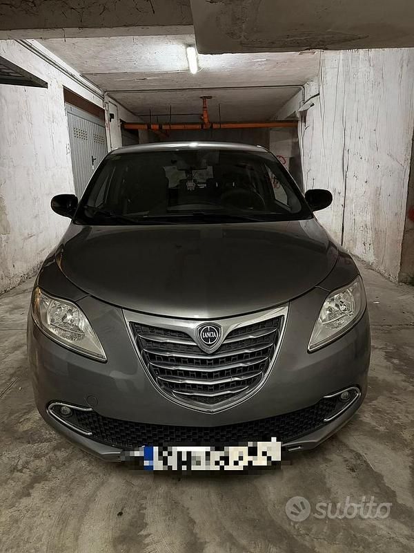 Usata Lancia Ypsilon 69 CV (50 kW) 2015 Grigio Utilitaria