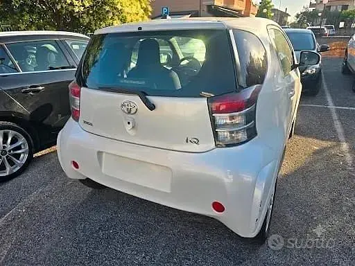 Usata Toyota iQ 68 CV (50 kW) 2010 Bianco Utilitaria