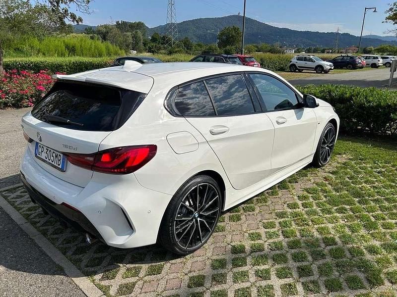 Bianco Usata 2023 BMW 120 M Sport Due volumi | 32.900 € (Buon prezzo) - Immagine 1/4