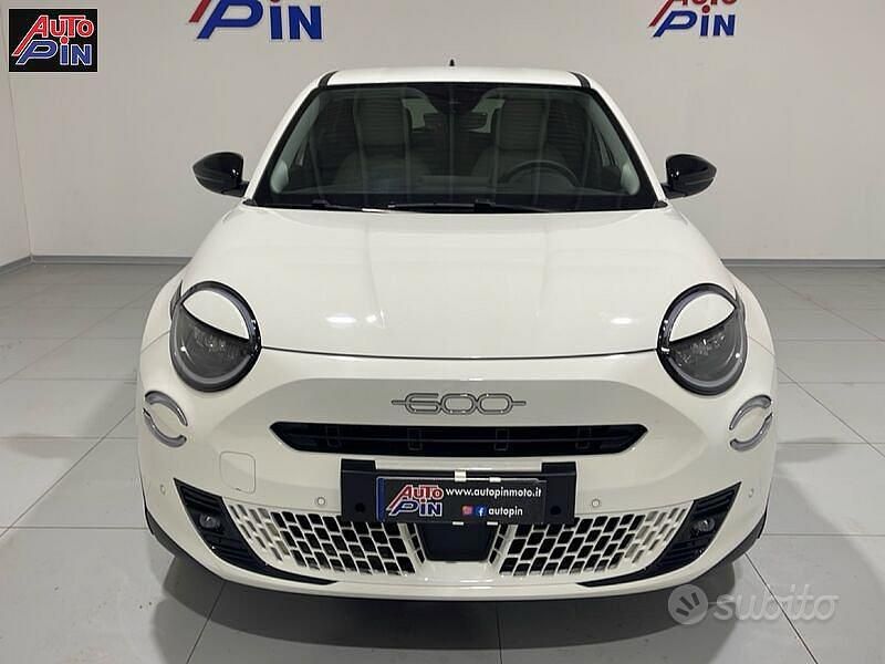 Usata Fiat 600 La Prima 136 CV (100 kW) 2025 Beige SUV