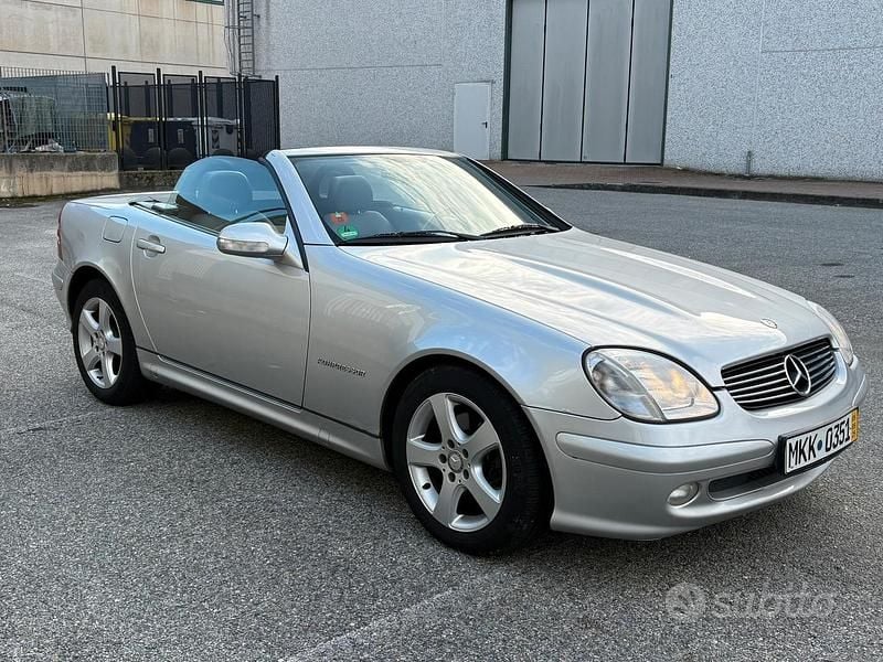 Usata Mercedes SLK200 163 CV (119 kW) 2003 Grigio Cabrio