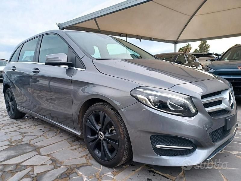 Usata Mercedes B180 Premium 122 CV (89 kW) 2018 Grigio Monovolume