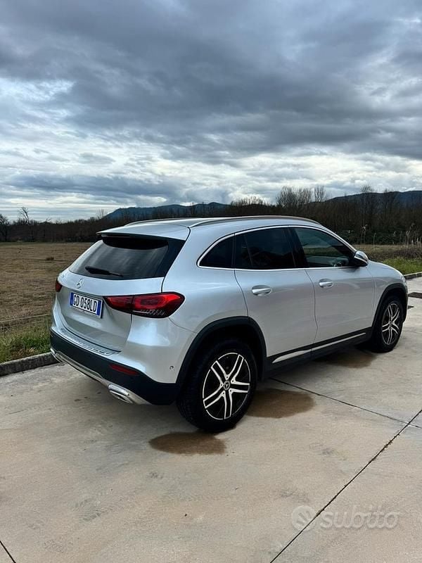 Begagnad Mercedes GLA180 116 HK (85 kW) 2021 Grå SUV