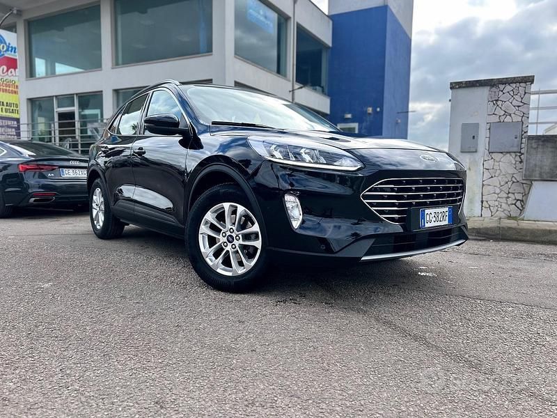 Usado Ford Kuga Business Edition 120 CV (88 kW) 2021 Negro SUV