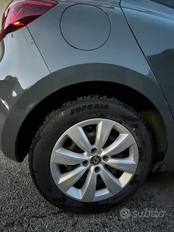 Usata Renault Clio V Intens 101 CV (74 kW) 2020 Grigio Berlina