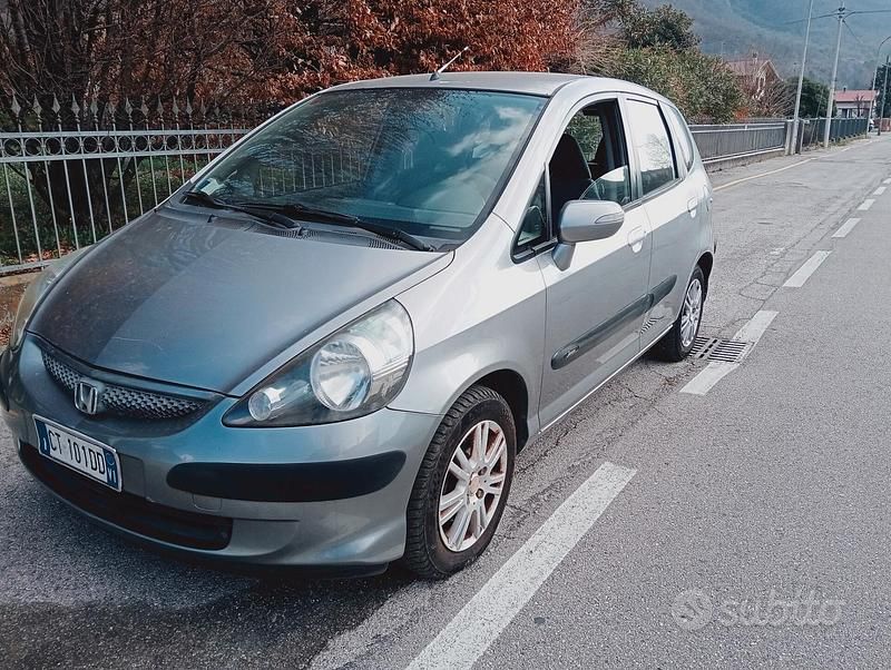 Usata Honda Jazz S 83 CV (61 kW) 2005 Grigio Utilitaria