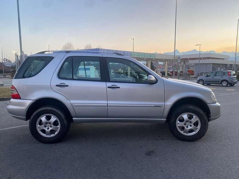 Usata Mercedes ML270 163 CV (119 kW) 2005 Argento SUV