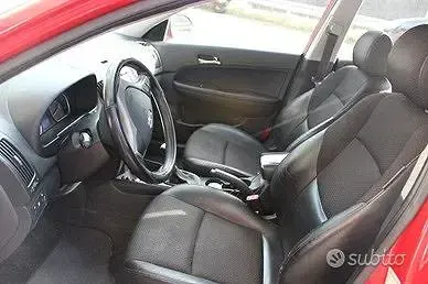 Usata Hyundai i30 115 CV (84 kW) 2008 Rosso Station wagon