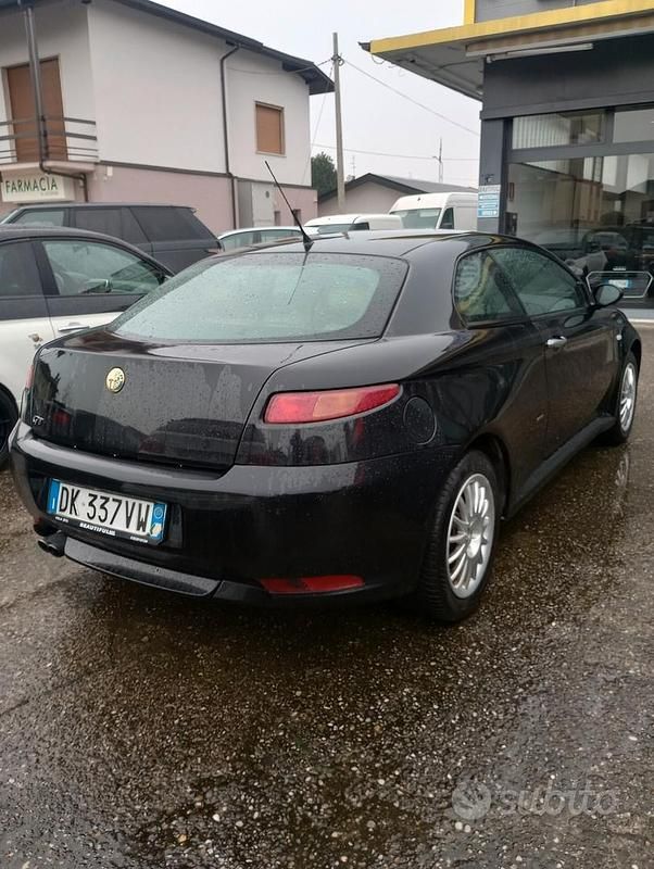 Usata Alfa Romeo GT Distinctive 150 CV (110 kW) 2007 Nero Coupé