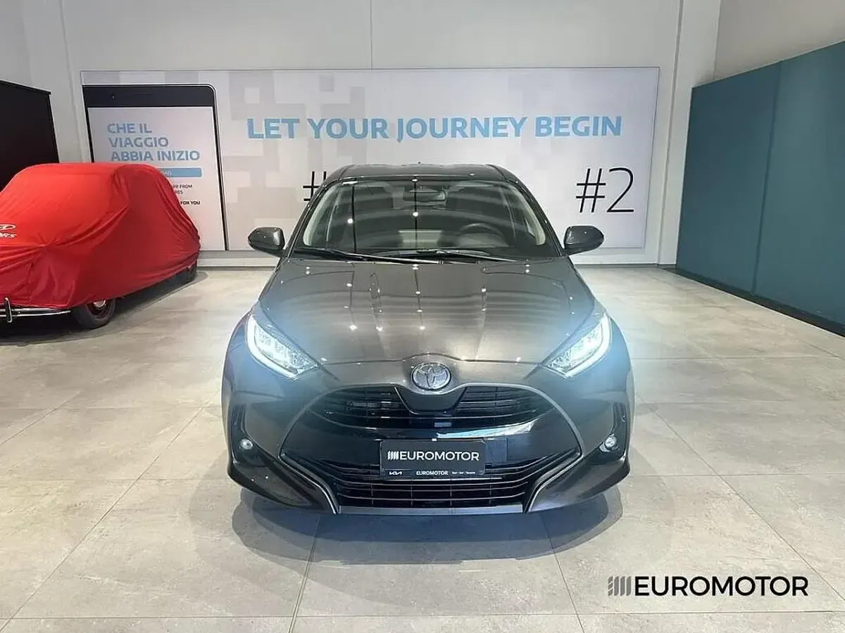 Usata Toyota Yaris Trend 116 CV (85 kW) 2024 Grigio Utilitaria