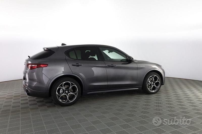 Usata Alfa Romeo Stelvio Veloce 210 CV (154 kW) 2023 Grigio vesuvio SUV