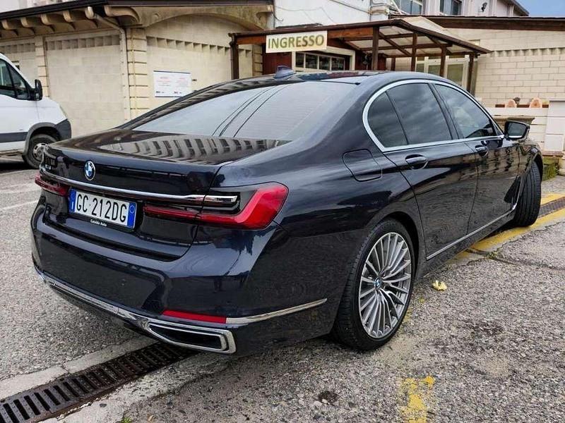 Usata BMW 730L 265 CV (194 kW) 2020 Blu/azzurro Berlina