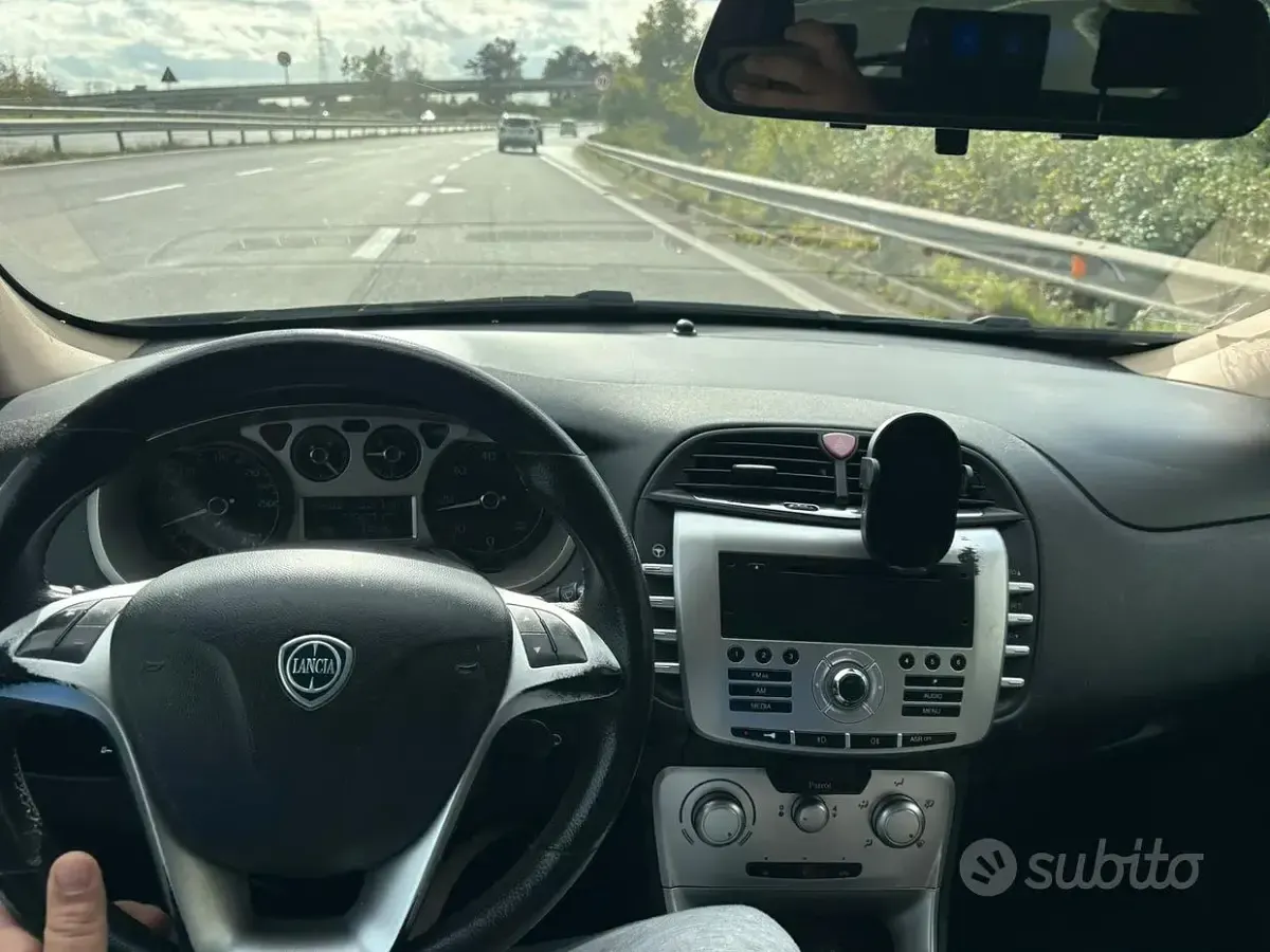 Usata Lancia Delta 120 CV (88 kW) 2008 Grigio Utilitaria