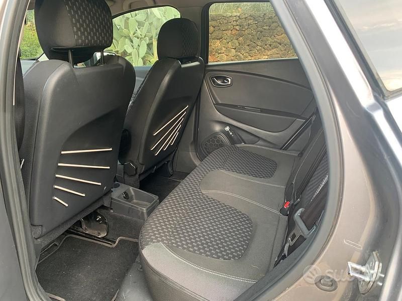 Usata Renault Captur 90 CV (66 kW) 2017 Grigio SUV