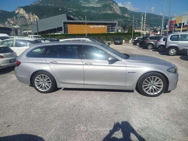 Usata BMW 520 Luxury Line 190 CV (139 kW) 2017 Grigio Station wagon