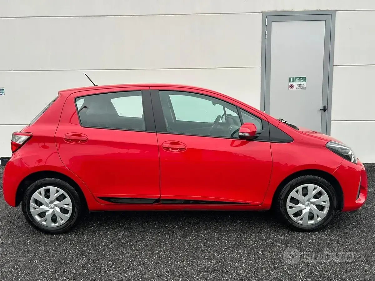 Usata Toyota Yaris Active 72 CV (52 kW) 2019 Rosso Berlina
