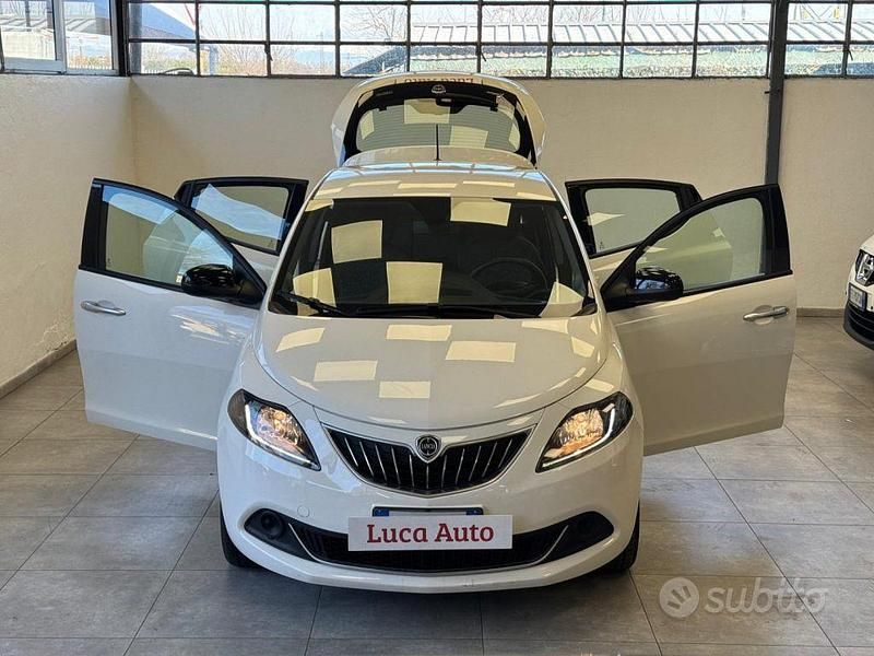 Usata Lancia Ypsilon S 70 CV (51 kW) 2021 Bianco Utilitaria
