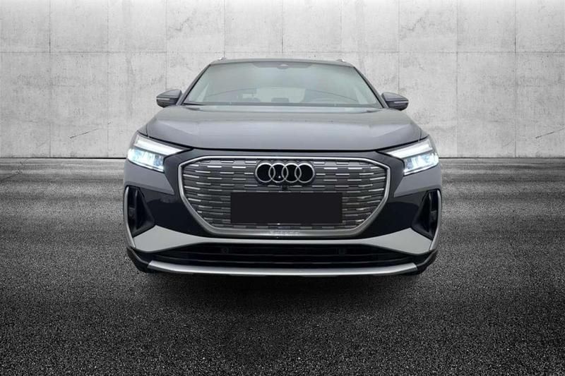 Usata Audi Q4 e-tron Comfort 125 kW (170 CV) 2023 Grigio pastello SUV