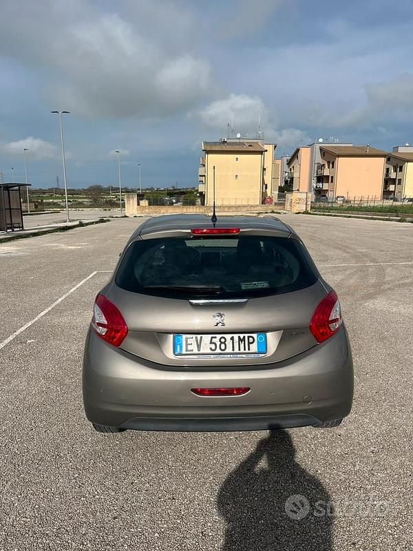 Usata Peugeot 208 2014 Grigio Utilitaria