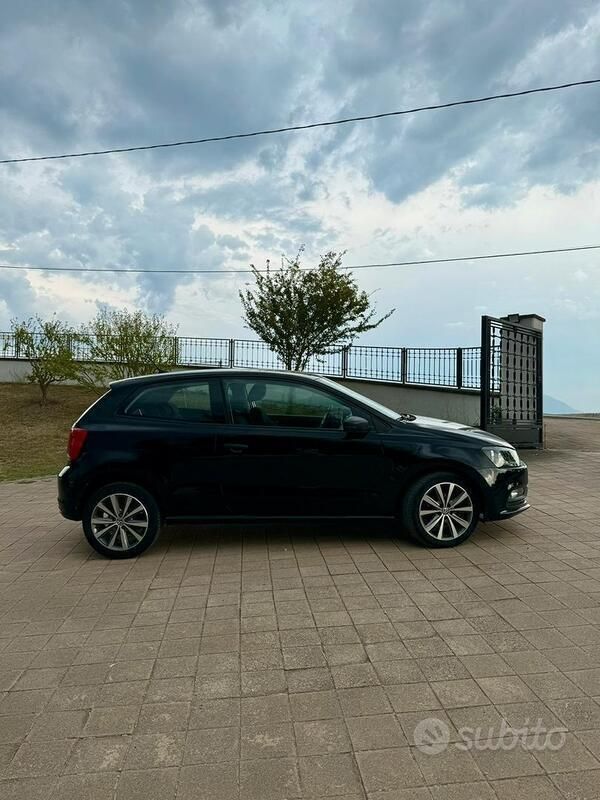 Usata VW Polo Comfortline 75 CV (55 kW) 2017 Nero Utilitaria
