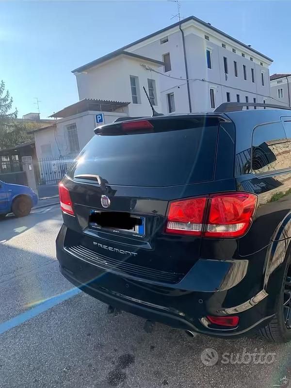 Usata Fiat Freemont Black Code 170 CV (125 kW) 2014 Nero SUV