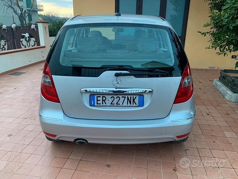 Gebraucht Mercedes A160 82 PS (60 kW) 2012 Grau Limousine