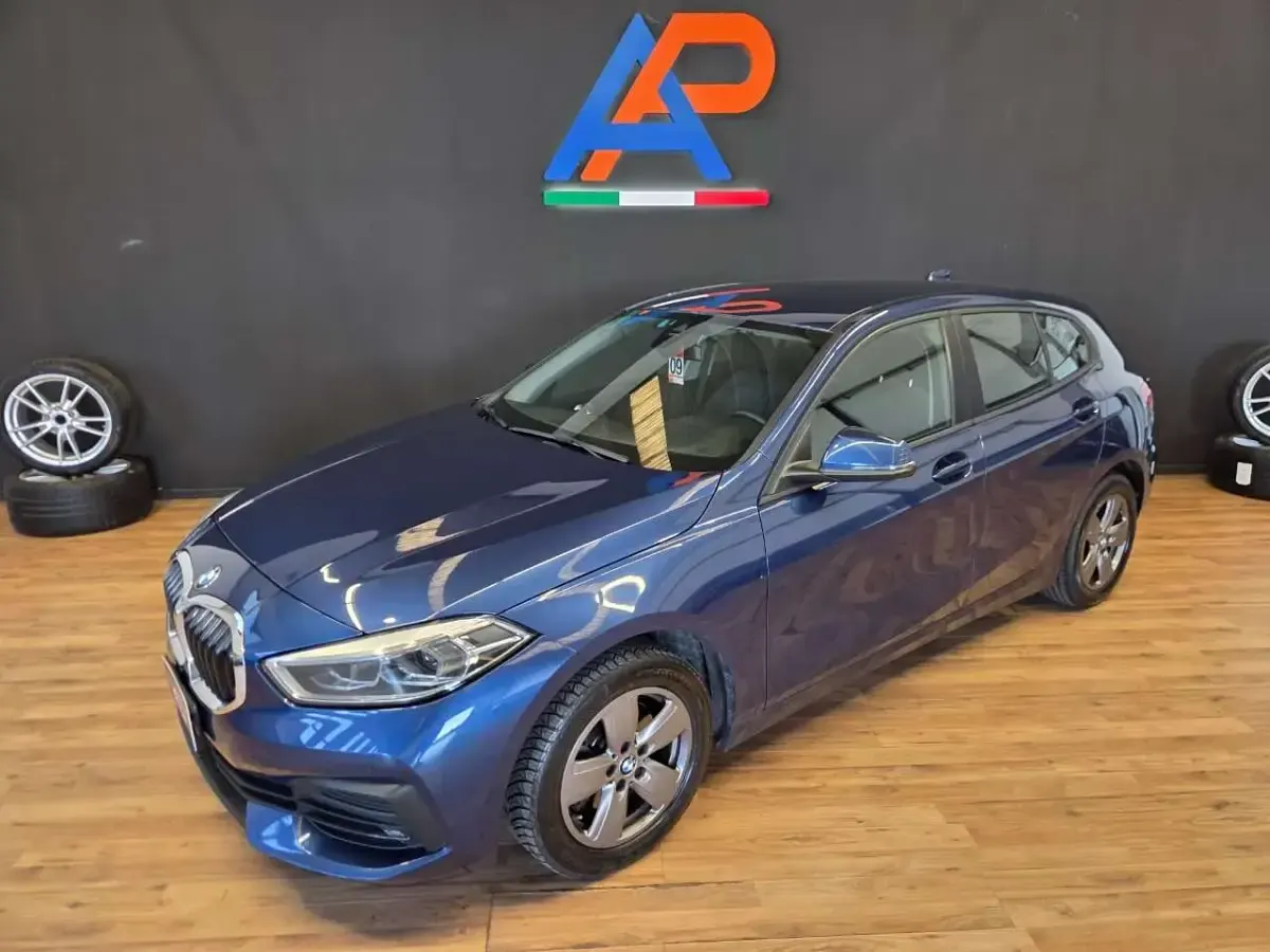 Usata BMW 118 Luxury Line 150 CV (110 kW) 2020 Blu/azzurro Berlina