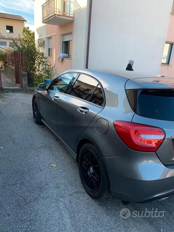 Usata Mercedes A200 136 CV (100 kW) 2014 Grigio Berlina