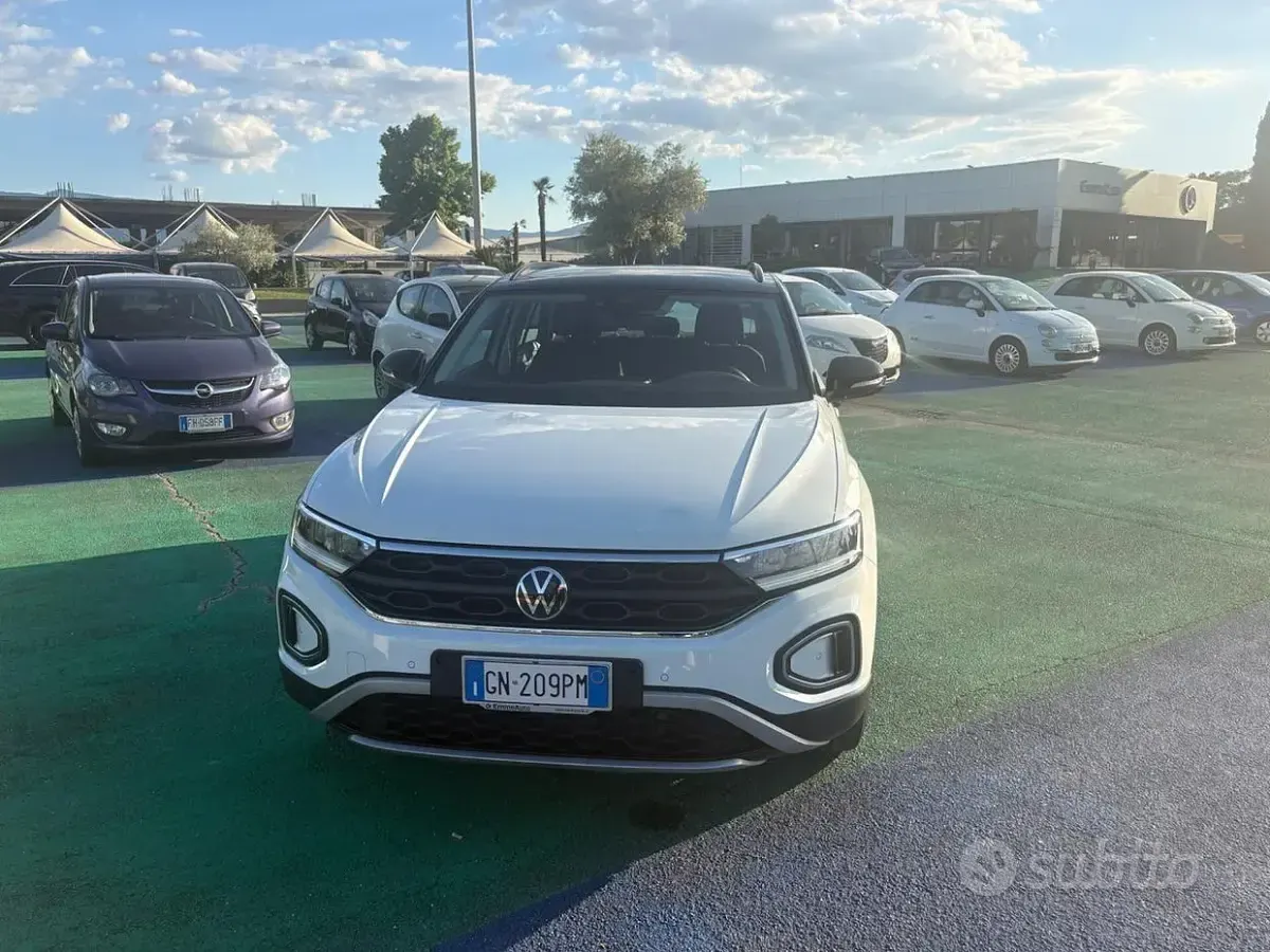 Usata VW T-Roc R-line 116 CV (85 kW) 2023 Bianco SUV