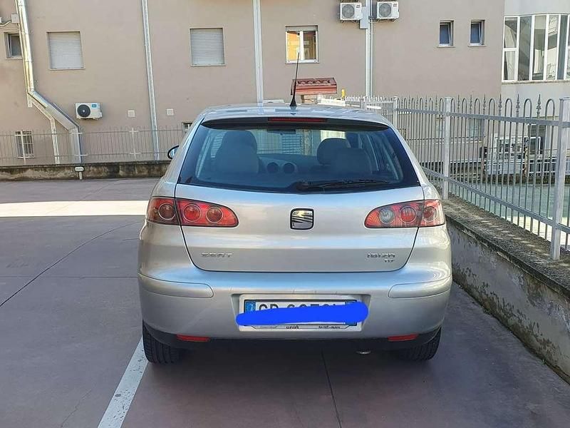 Usata Seat Ibiza Sport 101 CV (74 kW) 2004 Argento Utilitaria