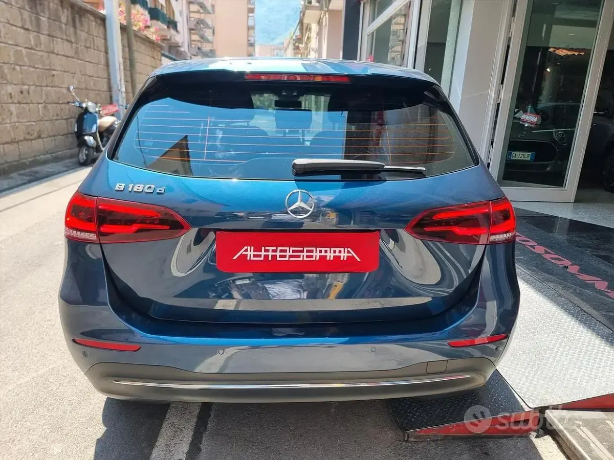 Usata Mercedes B180 Premium 116 CV (85 kW) 2020 Bluazzurro Utilitaria
