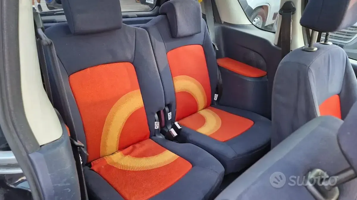 Usata Peugeot 1007 68 CV (50 kW) 2005 Nero Monovolume