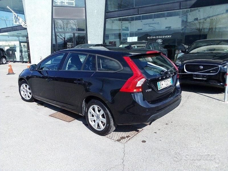 Usata Volvo V60 Momentum 163 CV (119 kW) 2011 Nero Station wagon